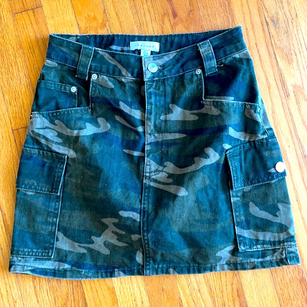 Top shop army print mini skirt, US size 4
